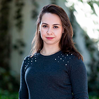 Daniela Miranda, Aluna da Well Idiomas dando depoimento sobre o curso de inglês