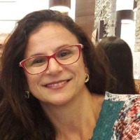 Roberta Medeiros, Aluna da Well Idiomas dando depoimento sobre o curso de inglês
